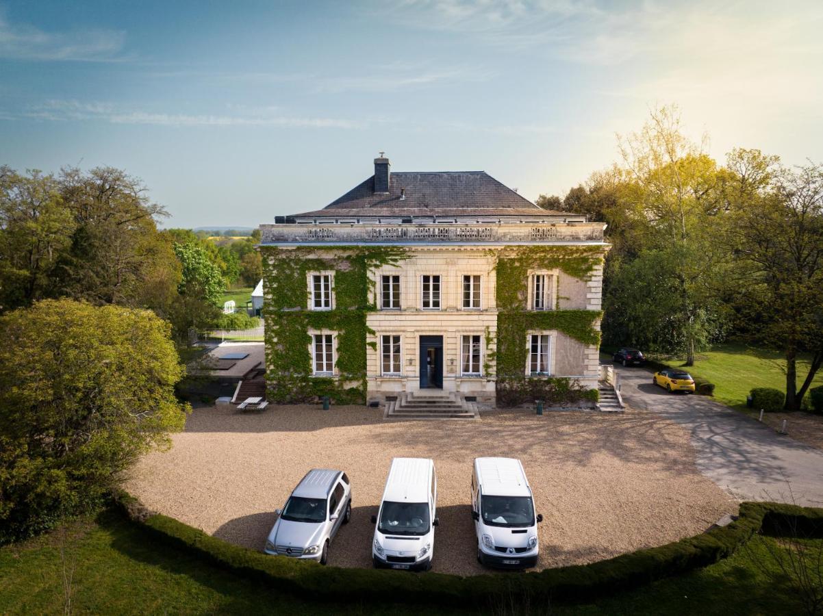 Отель Institut Bois Robert Becon-les-Granits Экстерьер фото